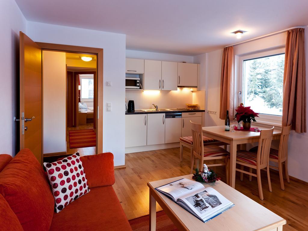 Haus Sebastian Apartman Lech am Arlberg Szoba fotó