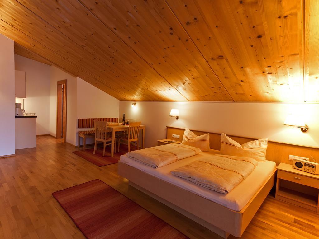 Haus Sebastian Apartman Lech am Arlberg Szoba fotó