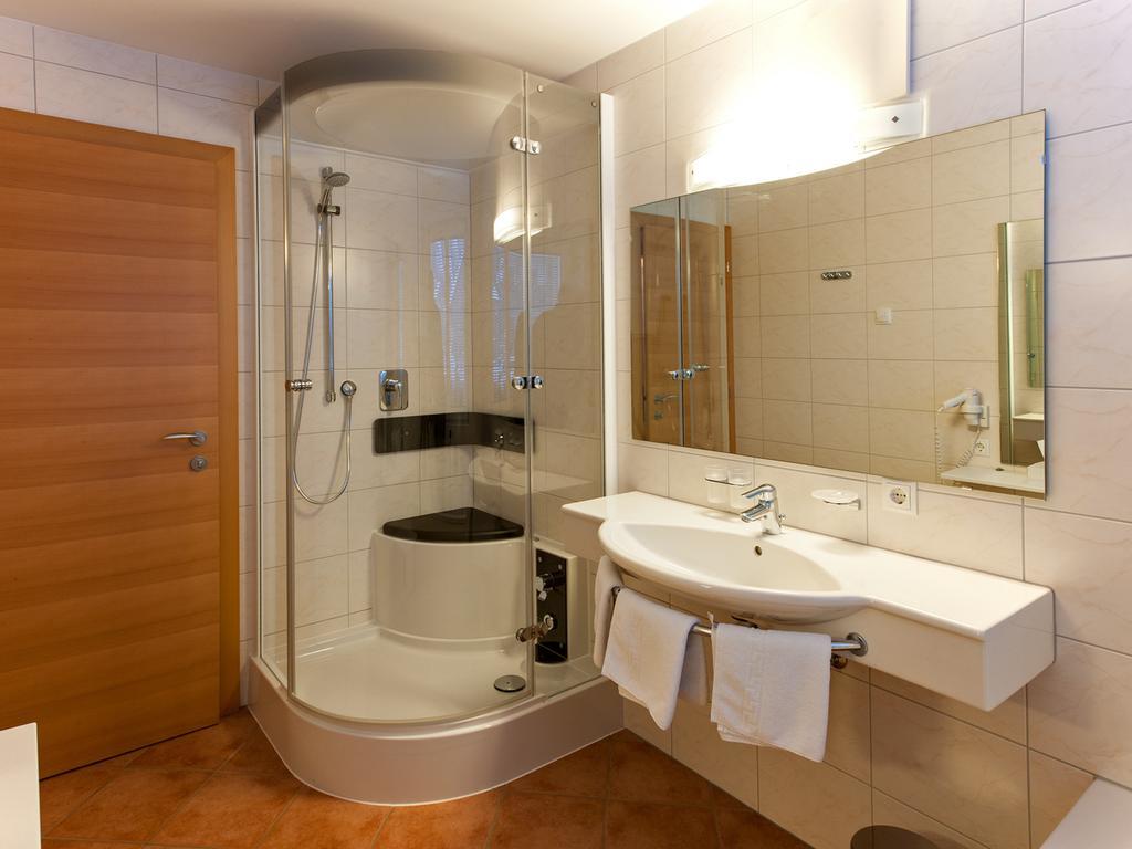 Haus Sebastian Apartman Lech am Arlberg Szoba fotó